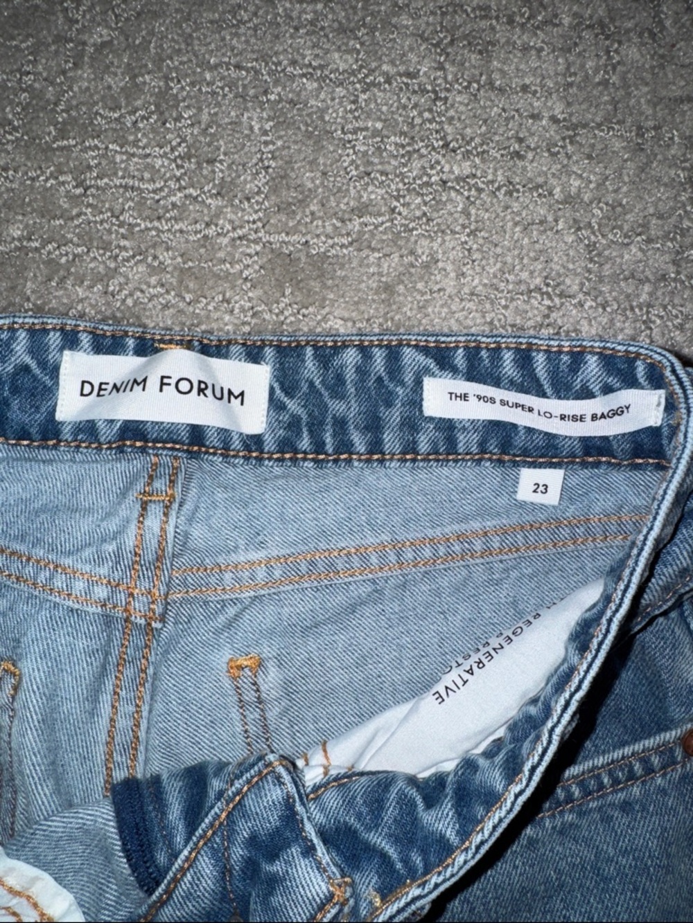 Aritzia Denim Forum Women’s Blue Straight-Leg Jeans - Picture 4 of 4